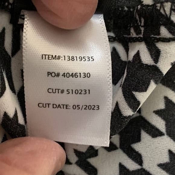 Torrid 1 Button Front Blouse Women 1X Silky Houndstooth B&w Pattern Long Sleeve - Picture 10 of 11